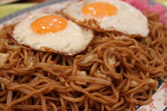  仙台、「北京餃子」のソース焼きそばと餃子