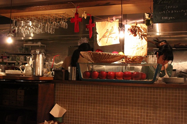 吉祥寺、「カフェアマル(Cafe Amar)」の店員さんたち