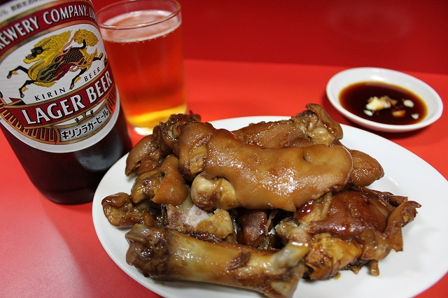 【西荻探訪】場末感がたまらない!珍味亭の豚足とビール