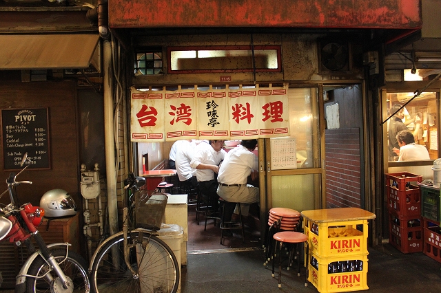 【西荻探訪】場末感がたまらない!珍味亭の店先