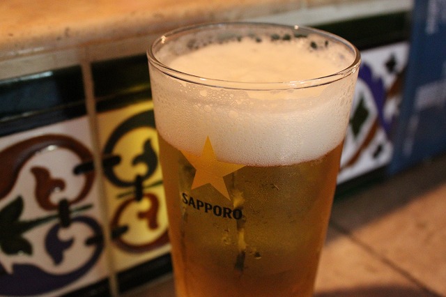吉祥寺、「酒場deDABADA」の肉巻きと変な雇われ店長、ビールビール！