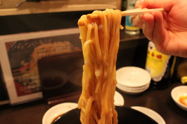 高円寺、「餃子バル」のやみつきそばをいただきます!