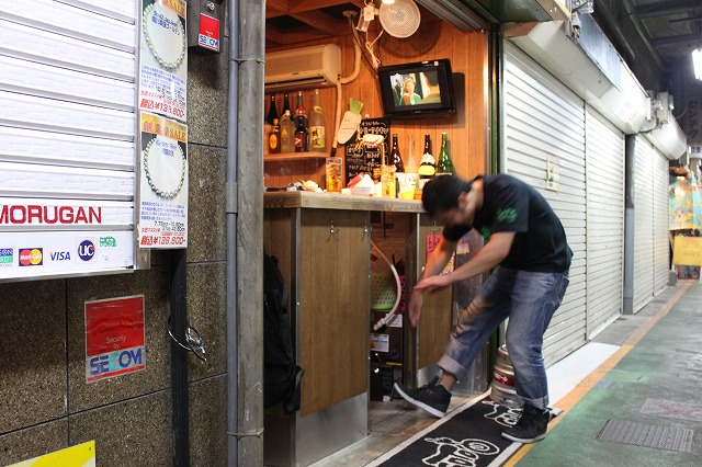 吉祥寺ハーモニカ横丁、「ハモター酒場」のさささの店長