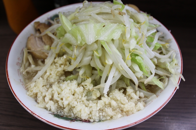 横浜市、「ラーメン二郎横浜関内店」の小ぶた