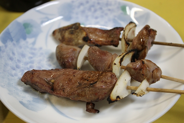 地元ののんべえ達に愛されるお店、文化横丁の「きむら」の串焼き