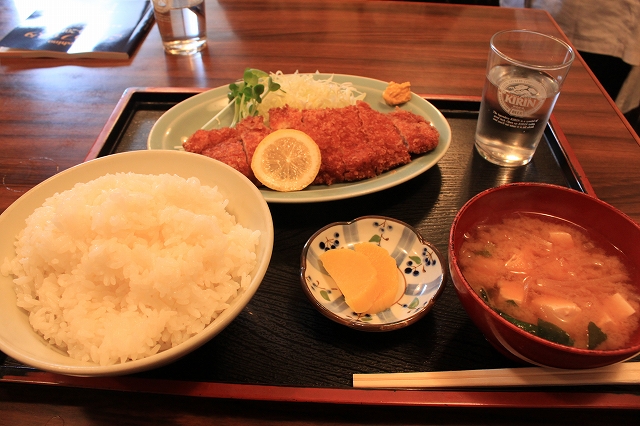 【武蔵野遺産】吉祥寺、「まるけん食堂」のとんかつ定食