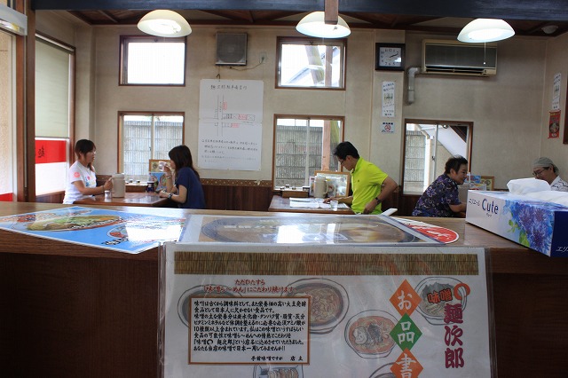 宮城県柴田町、「みそまる麺次郎」の店内