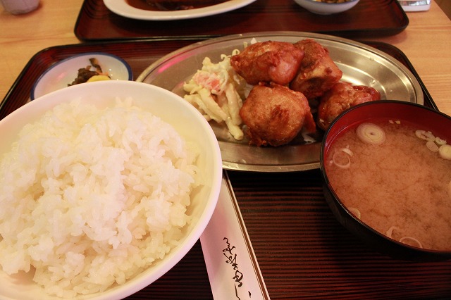新宿、「長野屋食堂」の鳥唐揚だ!
