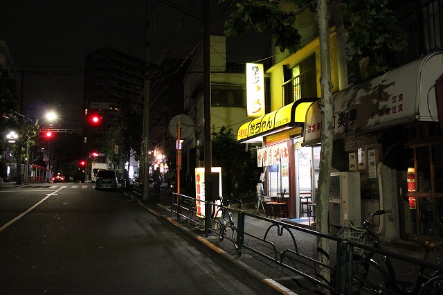 中野、「尚チャンラーメン」の生姜焼き定食と半ラーメン、店前