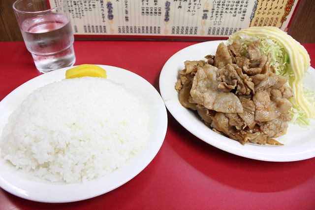 中野、「尚チャンラーメン」の生姜焼き定食と半ラーメン