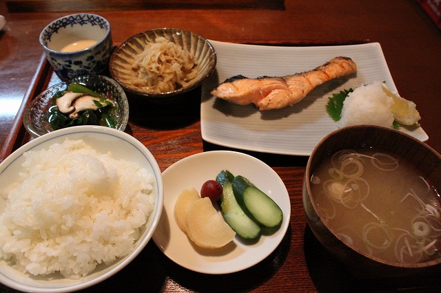 代田橋、「しゃけ小島」の上しゃけ定食といくら丼、極上のしゃけ定食