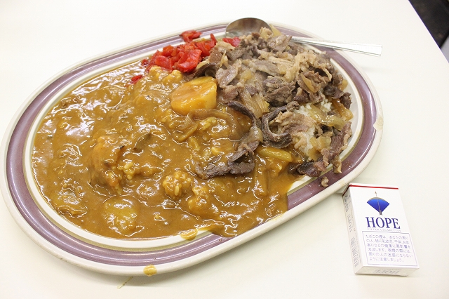 高円寺、「タブチ」の牛丼&カレーのW盛り合わせ