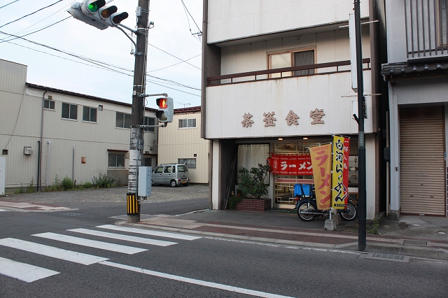 福島県白河市、「茶釜食堂」の地味な外装