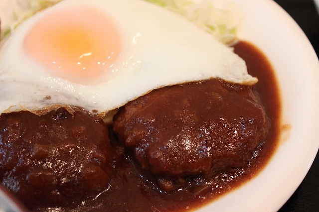 【長友佑都が愛したお店】八幡山、「夢食堂」の煮込みハンバーグ定食アップ！