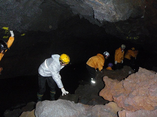 そうだ、富士樹海で洞窟探検しよう-すすむよー