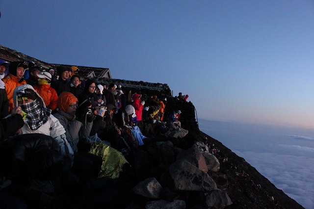 そうだ、富士山を登ろう-気づいたら人だらけ