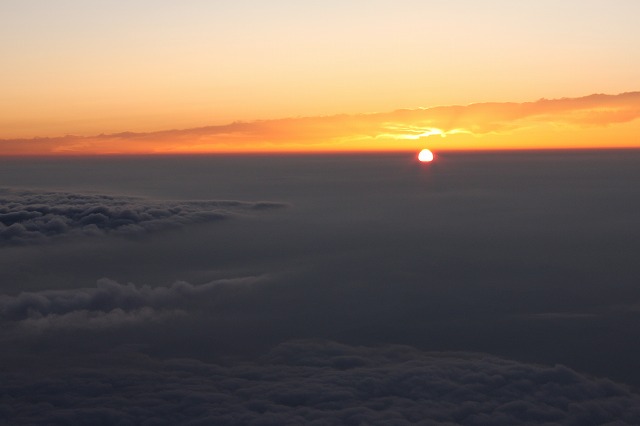 そうだ、富士山を登ろう-光を放つ