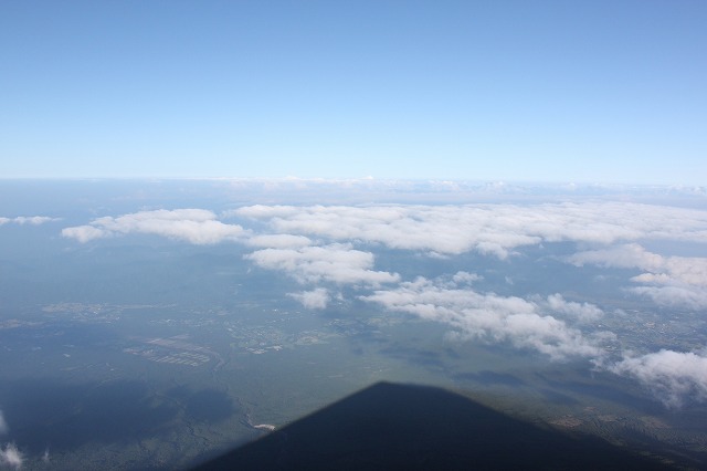 そうだ、富士山を登ろう-地上が遥か下