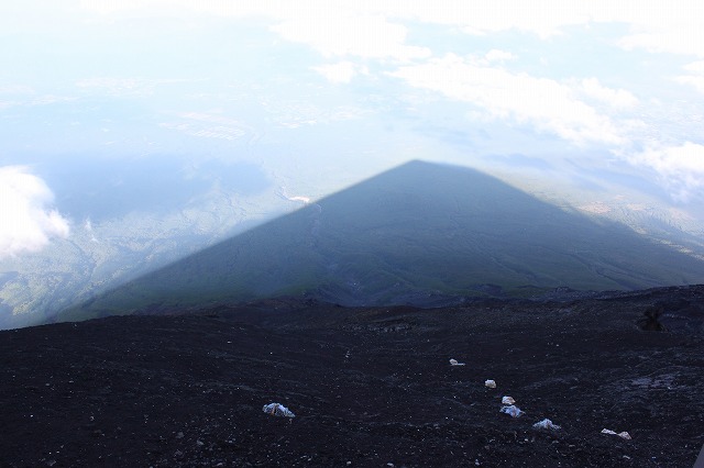 そうだ、富士山を登ろう-影富士