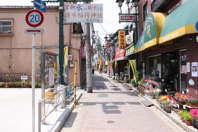 板橋、「駄菓子屋ゲーム博物館」の通り道