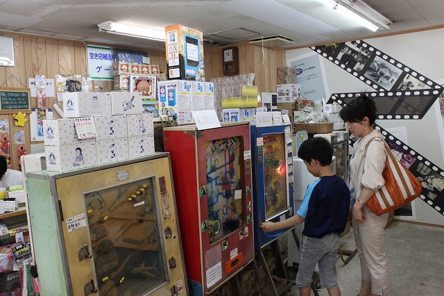 板橋、「駄菓子屋ゲーム博物館」の筐体