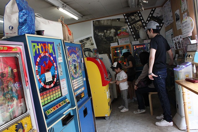 板橋、「駄菓子屋ゲーム博物館」の筐体