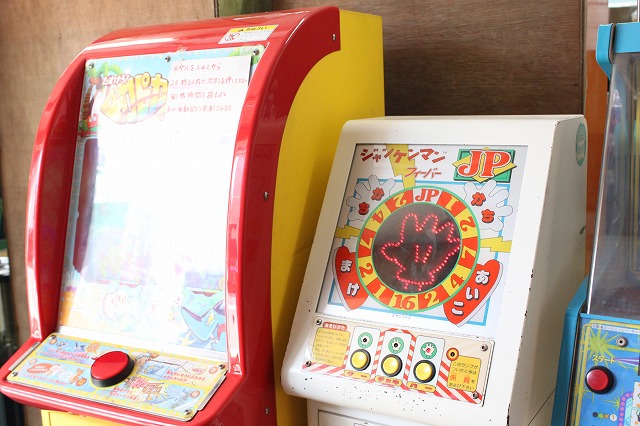 板橋、「駄菓子屋ゲーム博物館」の筐体