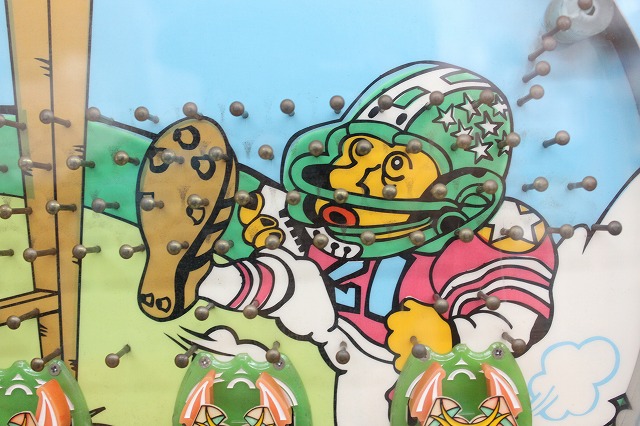 板橋、「駄菓子屋ゲーム博物館」の顔黄色いキャラクター