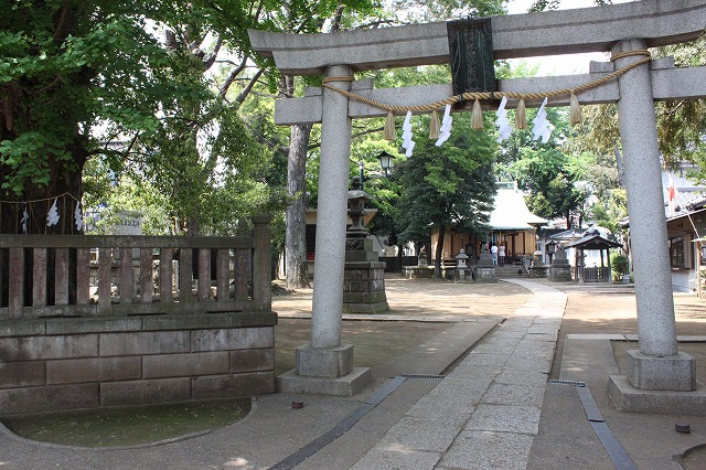 板橋、「駄菓子屋ゲーム博物館」の目の前の神社